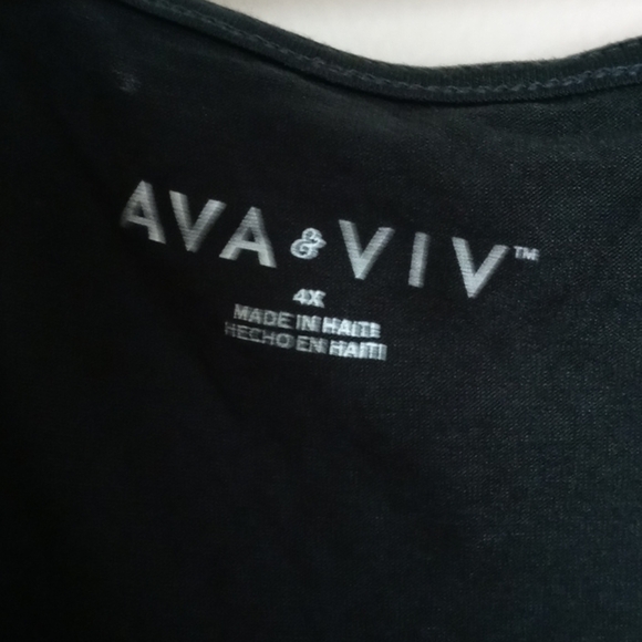 Women plus size shirt size 4x - Picture 2 of 2